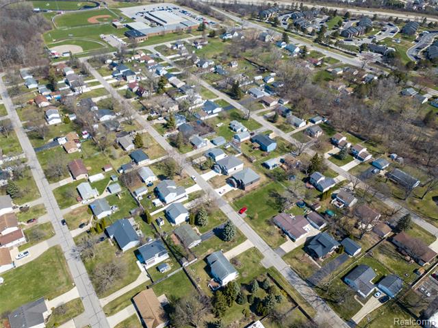 Builiding view sixty for 2911 Walsh, Rochester, MI. 48309