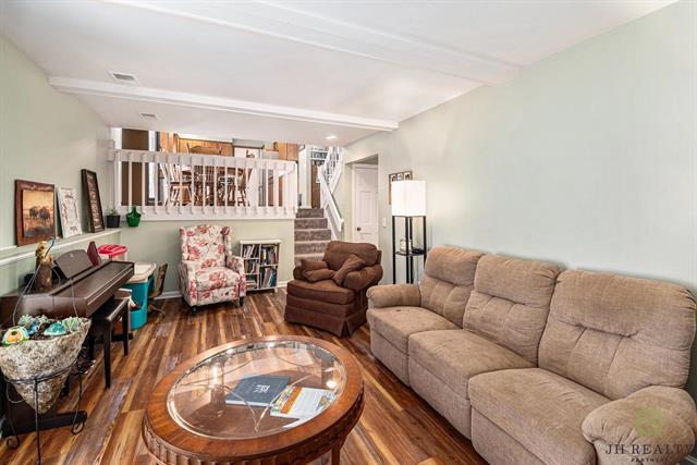 Builiding view eleven for 446 Adaway, Ada, MI. 49301