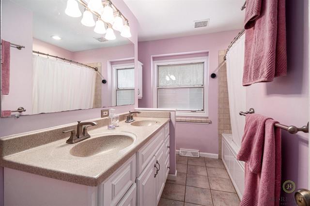 Builiding view twenty five for 446 Adaway, Ada, MI. 49301