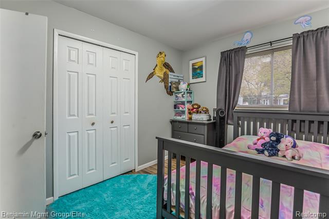 Builiding view eighteen for 115 Wellington, South Lyon, MI. 48178