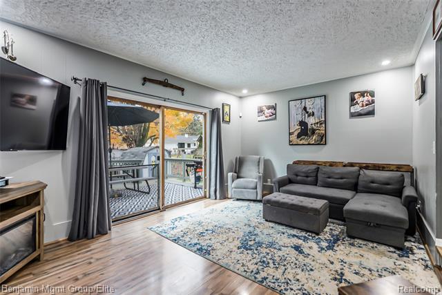 Builiding view eleven for 115 Wellington, South Lyon, MI. 48178