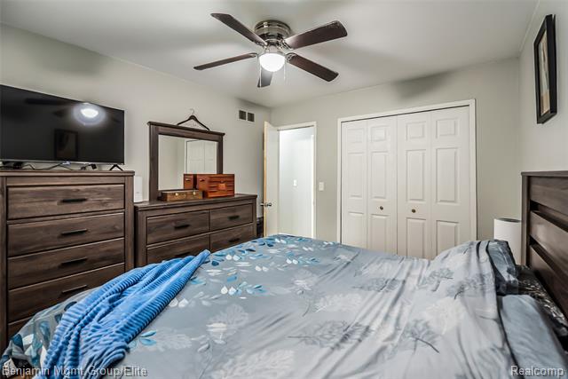 Builiding view fifteen for 115 Wellington, South Lyon, MI. 48178