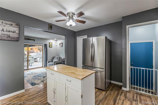 Builiding view nine for 115 Wellington, South Lyon, MI. 48178