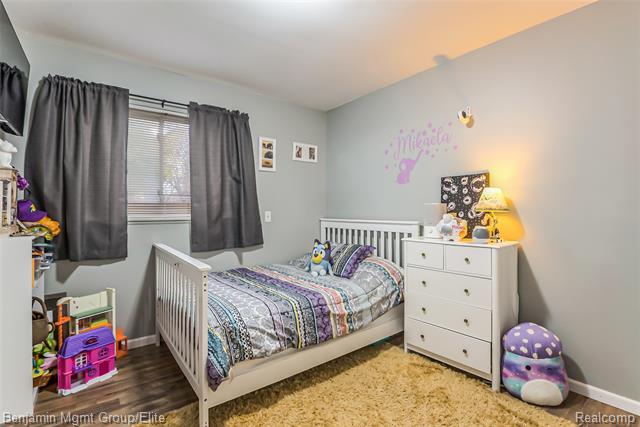 Builiding view nineteen for 115 Wellington, South Lyon, MI. 48178