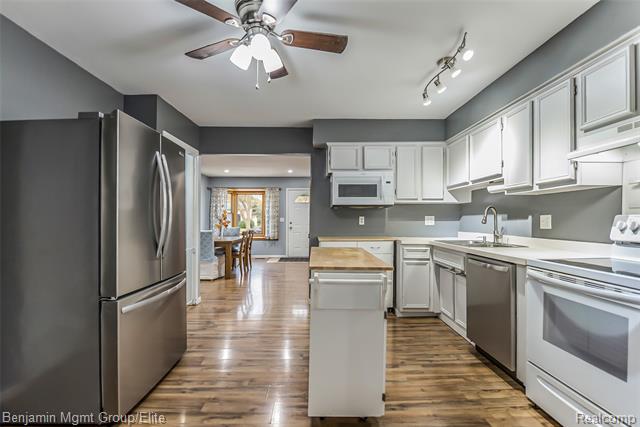 Builiding view seven for 115 Wellington, South Lyon, MI. 48178