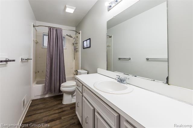 Builiding view sixteen for 115 Wellington, South Lyon, MI. 48178