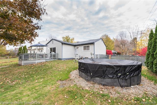 Builiding view thirty four for 115 Wellington, South Lyon, MI. 48178