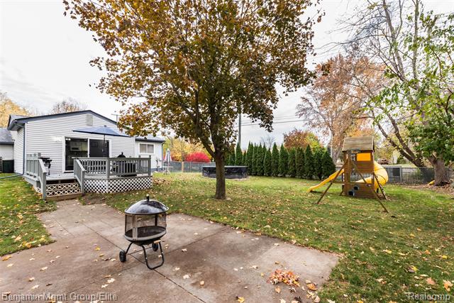 Builiding view thirty one for 115 Wellington, South Lyon, MI. 48178