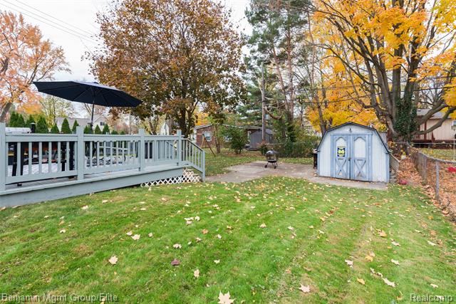 Builiding view thirty two for 115 Wellington, South Lyon, MI. 48178