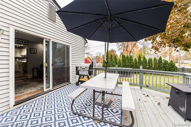 Builiding view thirty for 115 Wellington, South Lyon, MI. 48178