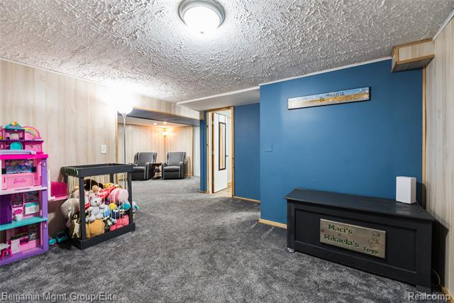 Builiding view twenty four for 115 Wellington, South Lyon, MI. 48178