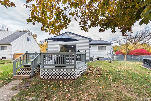 Builiding view twenty nine for 115 Wellington, South Lyon, MI. 48178