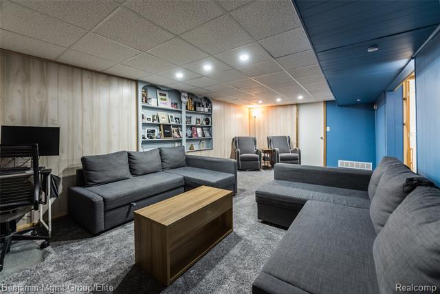 Builiding view twenty one for 115 Wellington, South Lyon, MI. 48178