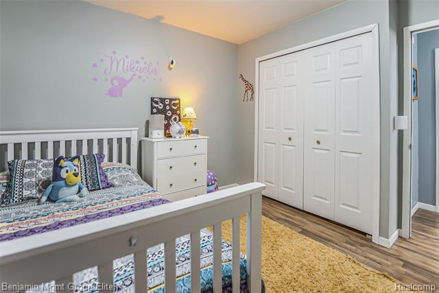 Builiding view twenty for 115 Wellington, South Lyon, MI. 48178