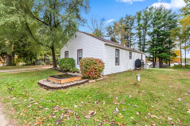 Builiding view one for 1125 Hickory, Hillsdale, MI. 49242