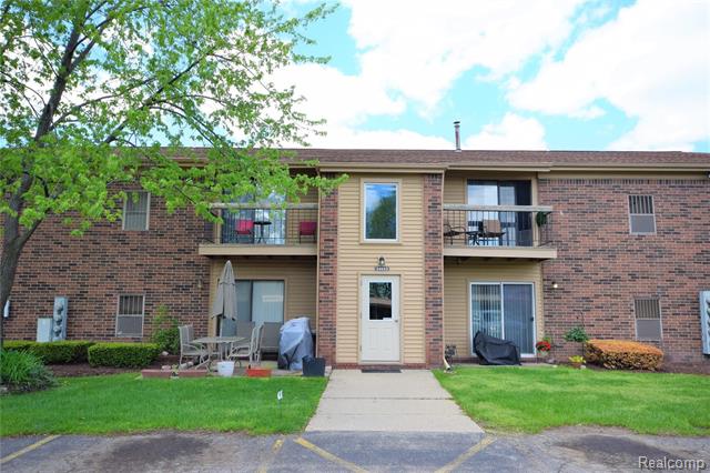 front view for 34653 E Clarkson Dr Apt 68, Fraser, Mi. 48026
