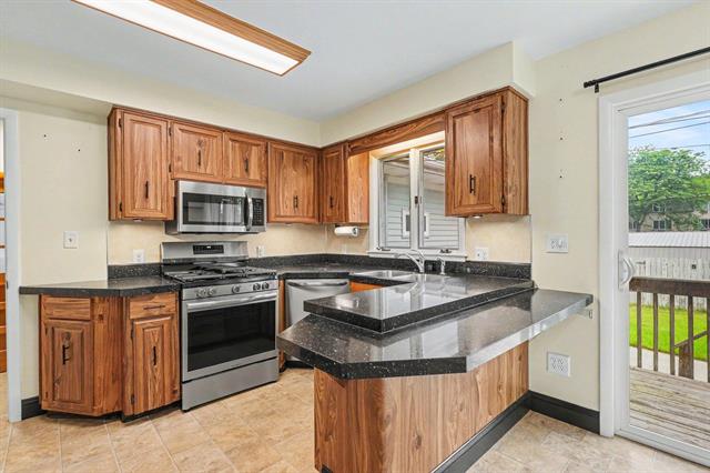 Builiding view nine for 916 Sherwood, Muskegon, MI. 49441