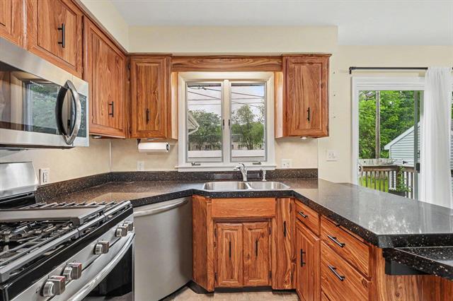 Builiding view six for 916 Sherwood, Muskegon, MI. 49441
