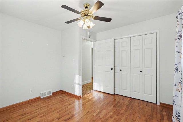 Builiding view thirteen for 916 Sherwood, Muskegon, MI. 49441