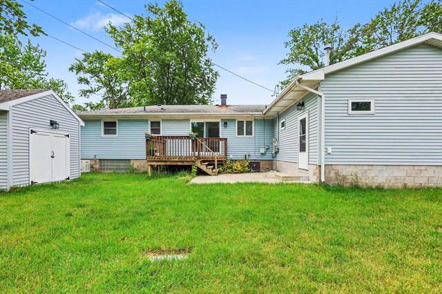 Builiding view twenty five for 916 Sherwood, Muskegon, MI. 49441