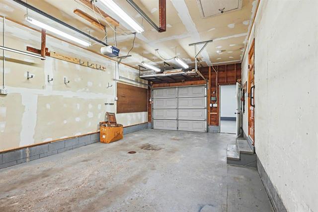 Builiding view twenty one for 916 Sherwood, Muskegon, MI. 49441