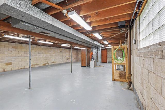 Builiding view twenty two for 916 Sherwood, Muskegon, MI. 49441