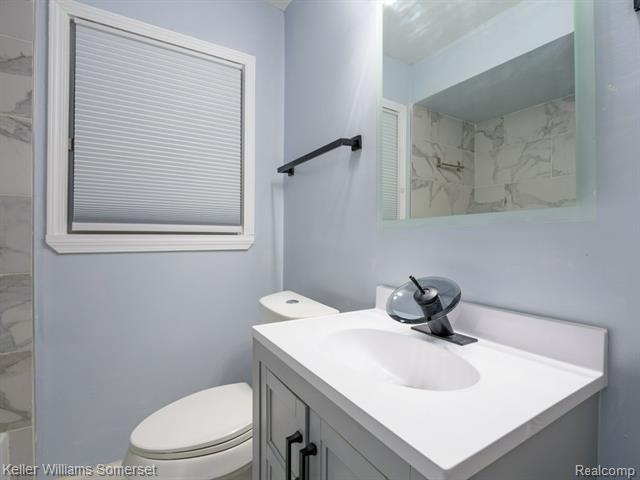 Builiding view eight for 20229 Prevost, Detroit, MI. 48235