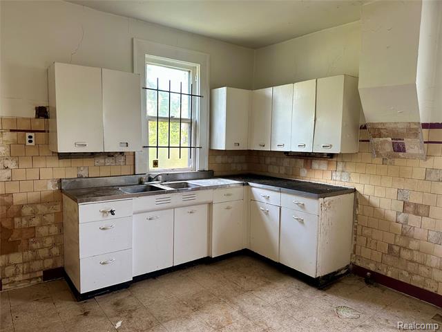 Builiding view five for 3752 Van Dyke, Detroit, MI. 48214