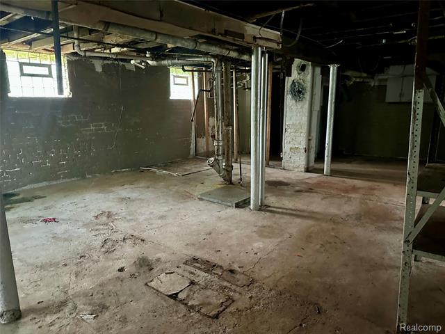 Builiding view seventeen for 3752 Van Dyke, Detroit, MI. 48214