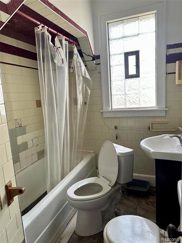 Builiding view six for 3752 Van Dyke, Detroit, MI. 48214