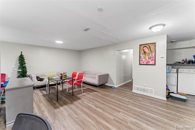 Builiding view eight for 1444 Liddesdale, Detroit, MI. 48217