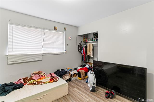 Builiding view eighteen for 1444 Liddesdale, Detroit, MI. 48217