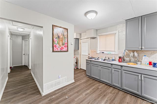 Builiding view eleven for 1444 Liddesdale, Detroit, MI. 48217