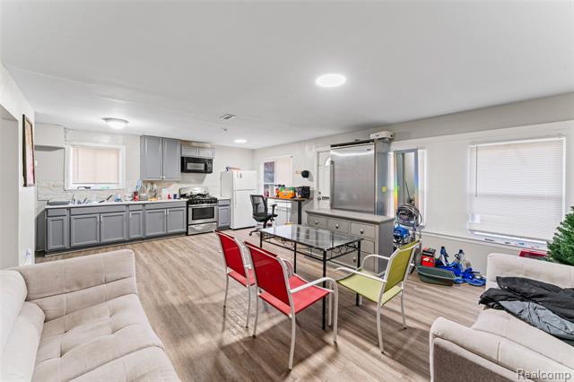 Builiding view five for 1444 Liddesdale, Detroit, MI. 48217