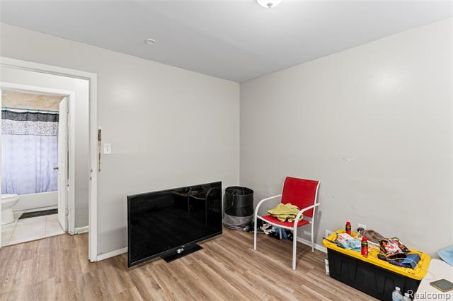 Builiding view seventeen for 1444 Liddesdale, Detroit, MI. 48217