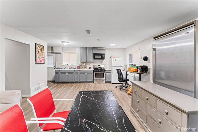 Builiding view six for 1444 Liddesdale, Detroit, MI. 48217