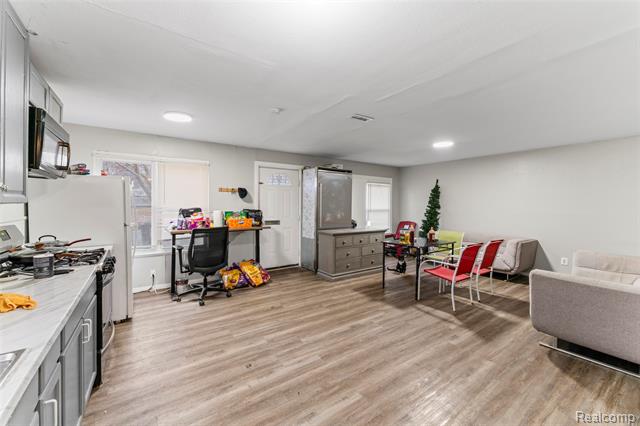 Builiding view ten for 1444 Liddesdale, Detroit, MI. 48217