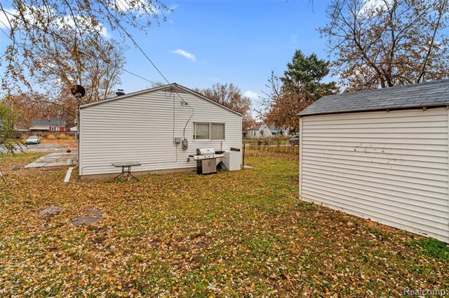 Builiding view twenty for 1444 Liddesdale, Detroit, MI. 48217