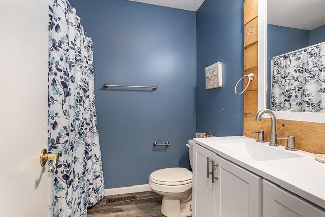 Builiding view fifteen for 897 Washington, Battle Creek, MI. 49037