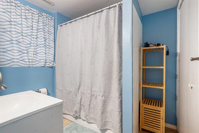 Builiding view twenty three for 897 Washington, Battle Creek, MI. 49037