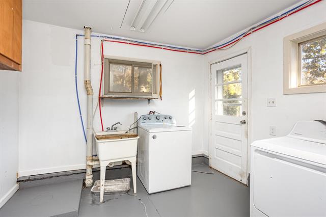 Builiding view eleven for 3206 Gibson, Midland, MI. 48640