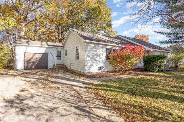 front view for 3206 Gibson Street, Midland, Mi. 48640