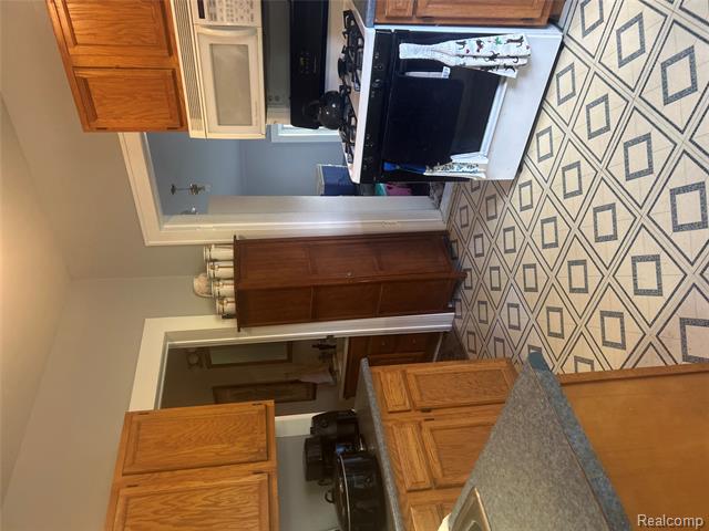 Builiding view ten for 116 Shepard Street, Saginaw, MI. 48604