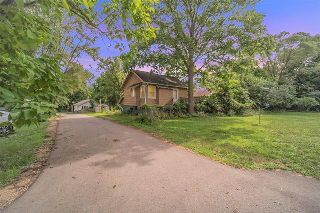 front view for 120 Charles Street, Jackson, Mi. 49203