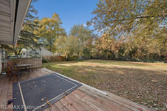 Builiding view eighteen for 53970 10 Mile, South Lyon, MI. 48178