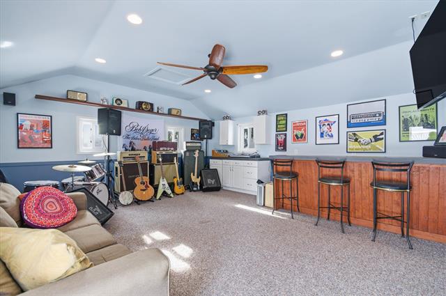 Builiding view forty four for 439 N Reese, South Lyon, MI. 48178