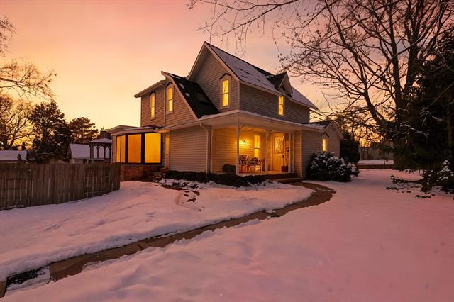 Builiding view forty seven for 439 N Reese, South Lyon, MI. 48178