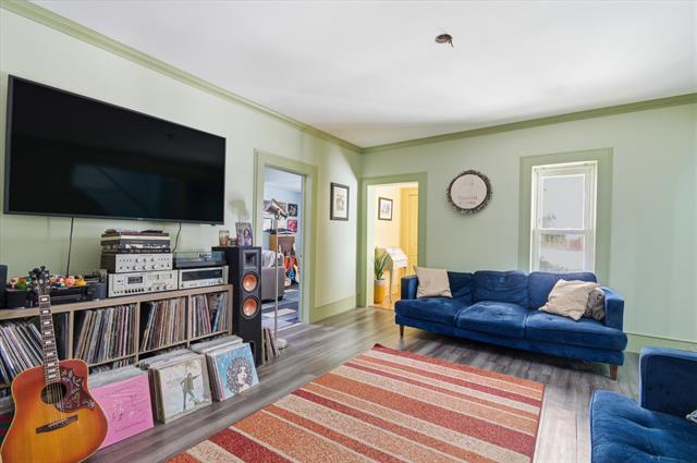 Builiding view seven for 439 N Reese, South Lyon, MI. 48178