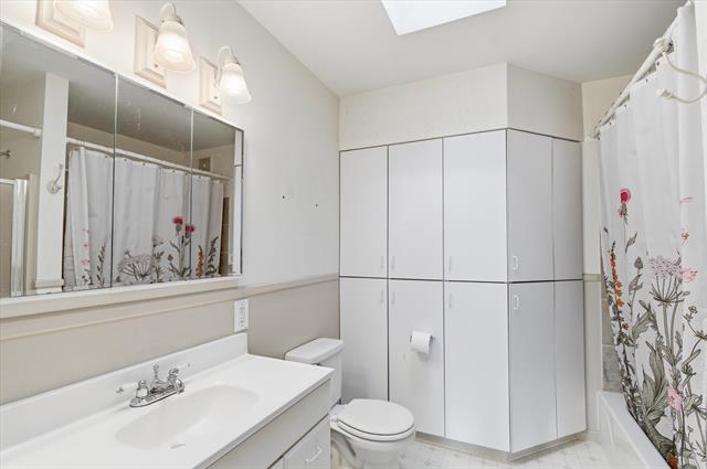 Builiding view thirty four for 439 N Reese, South Lyon, MI. 48178