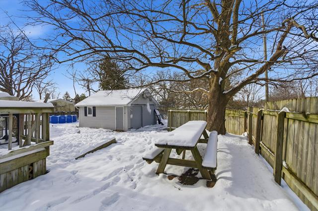 Builiding view thirty nine for 439 N Reese, South Lyon, MI. 48178